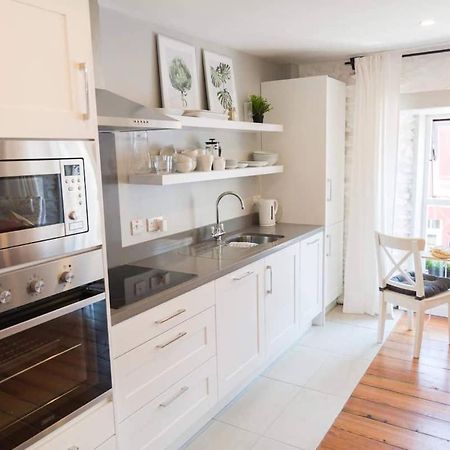 Apartments In Dingle Town Center Екстериор снимка