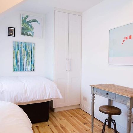 Apartments In Dingle Town Center Екстериор снимка
