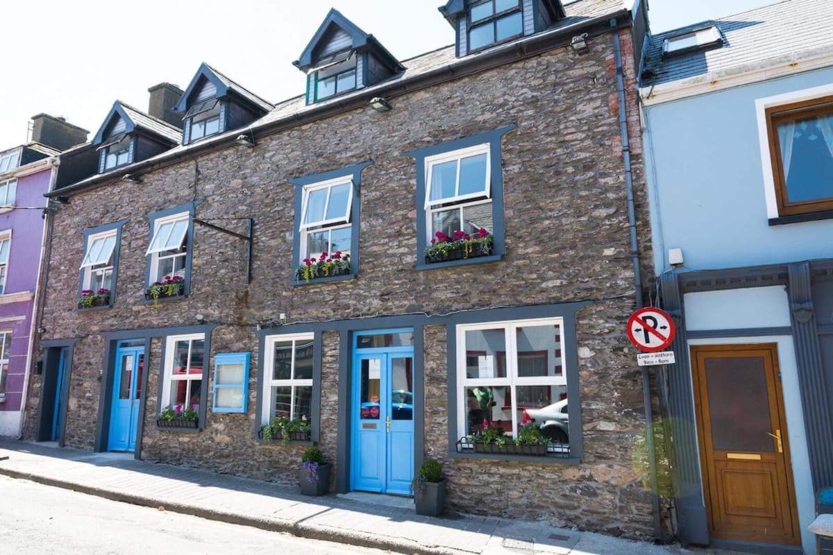 Apartments In Dingle Town Center Екстериор снимка