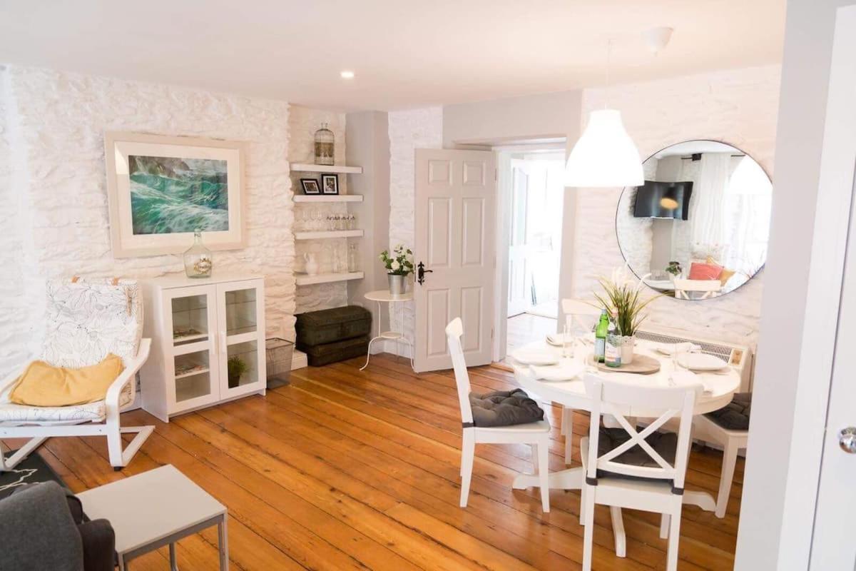 Apartments In Dingle Town Center Екстериор снимка