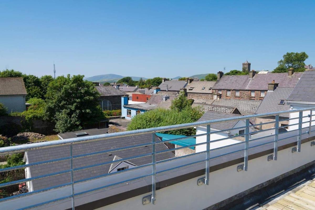 Apartments In Dingle Town Center Екстериор снимка